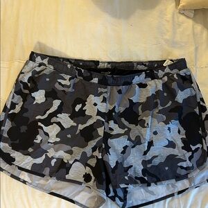 Women’s Old Navy Athletic Shorts With Liner And Elastic Tie Waist Camo Size XXL